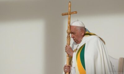 El papa Francisco en la misa de cierre de su visita a Bélgica, en la tumba del rey Balduino, en Bruselas. Imagen: Andrew Medichini/AP/picture alliance