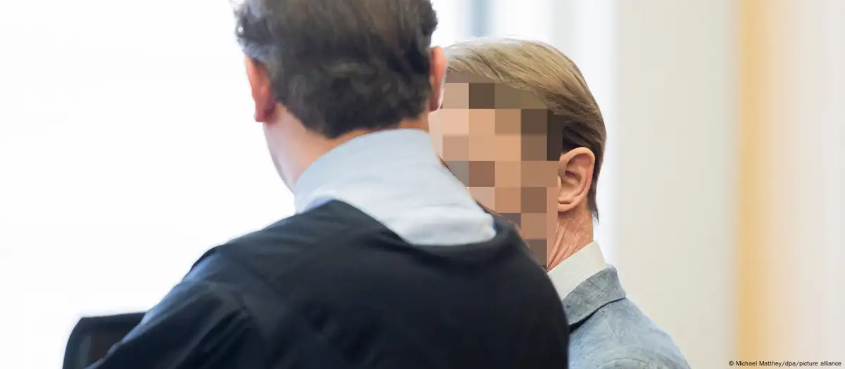 Christian B. (dcha.), declarado sospechoso por Portugan en el caso de la desaparición de la niña Maddie McCann, durante el juicio en Braunschweig, Alemania, en el que fue absuelto en cinco casos de delitos sexuales graves. Imagen: Michael Matthey/dpa/picture alliance