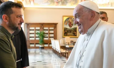 Zelenski junto al Papa Francisco. Foto:D W