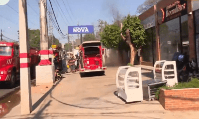 Incendio en papeleria en Lambaré. Foto: Captura.