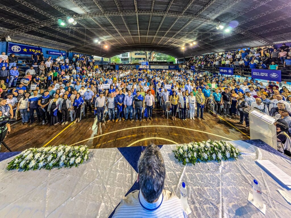 La Convención Nacional extraordinaria se realizó en el Rowing Club. Foto: Gentileza.