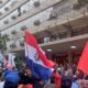 Manifestación de obreros rechazando la propuesta de modificación de Código Laboral frente a la caja de jubilaciones de IPS. Foto.@AdelantePy.