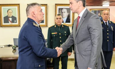 General de brigada Nicolás Ángel Narvaéz Retamozo y Santiago Peña. Foto: Gentileza.