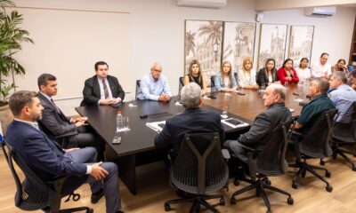 Reunión del gobierno con familiares de secuestrados. Foto: Gentileza.