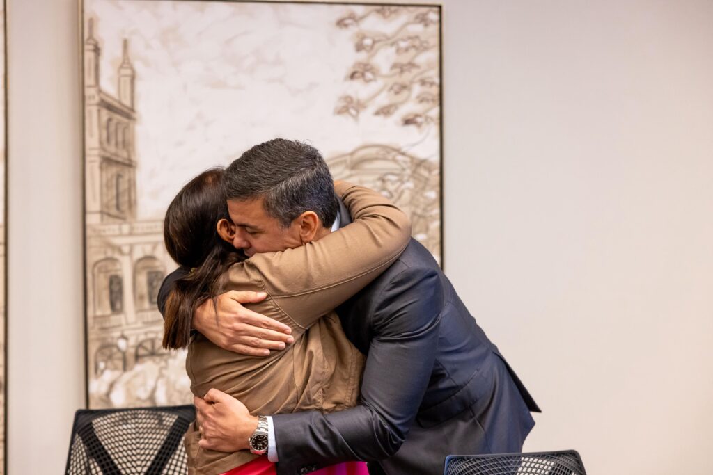 Obdulia Florenciano con Santiago Peña. Foto: Gentileza.