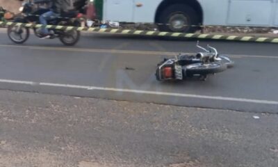 Así quedó la moto tras el accidente fatal. Foto: Captura de pantalla R. 1080 AM.