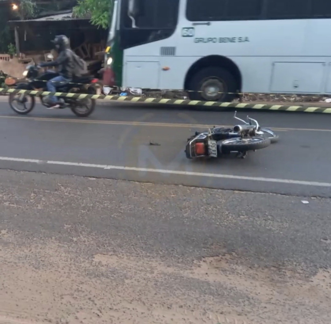 Así quedó la moto tras el accidente fatal. Foto: Captura de pantalla R. 1080 AM.