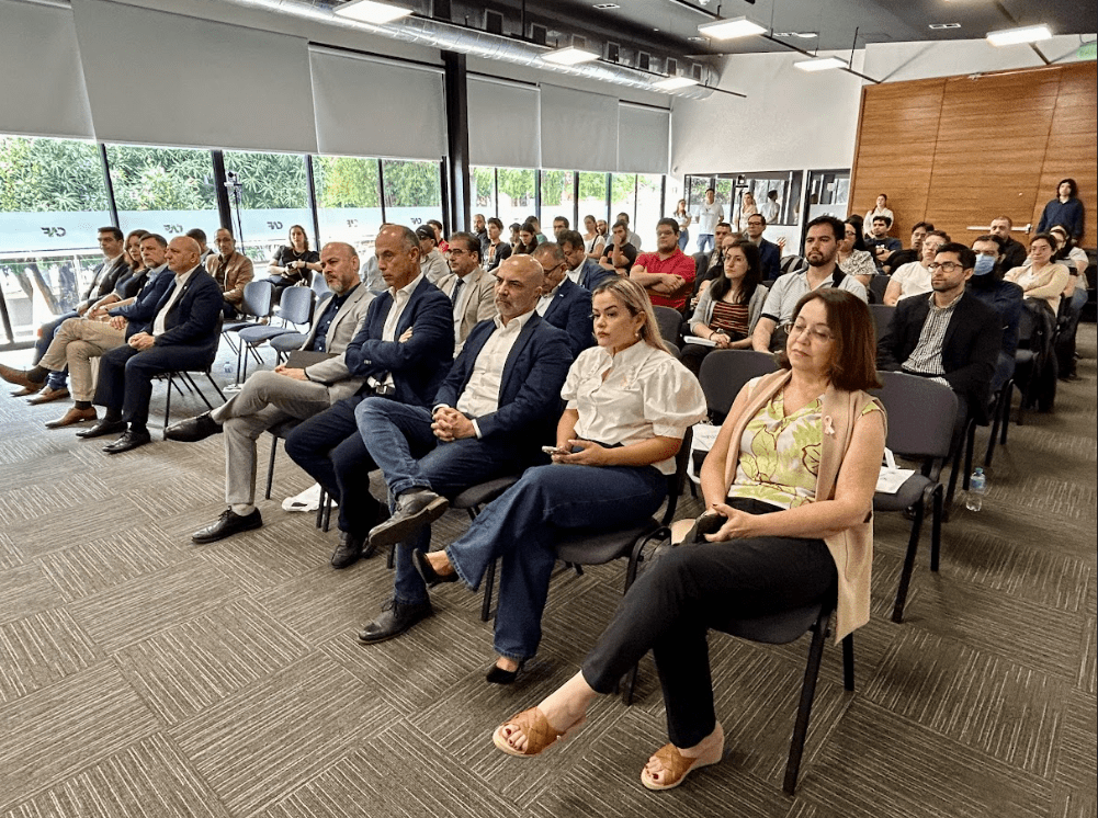 Día de la Inteligencia Artificial en Paraguay celebro con un evento que contó con el respaldo del Senado, Diputados, el CONACYT, MITIC, el MEC, entre instituciones. Foto: Gentileza. 