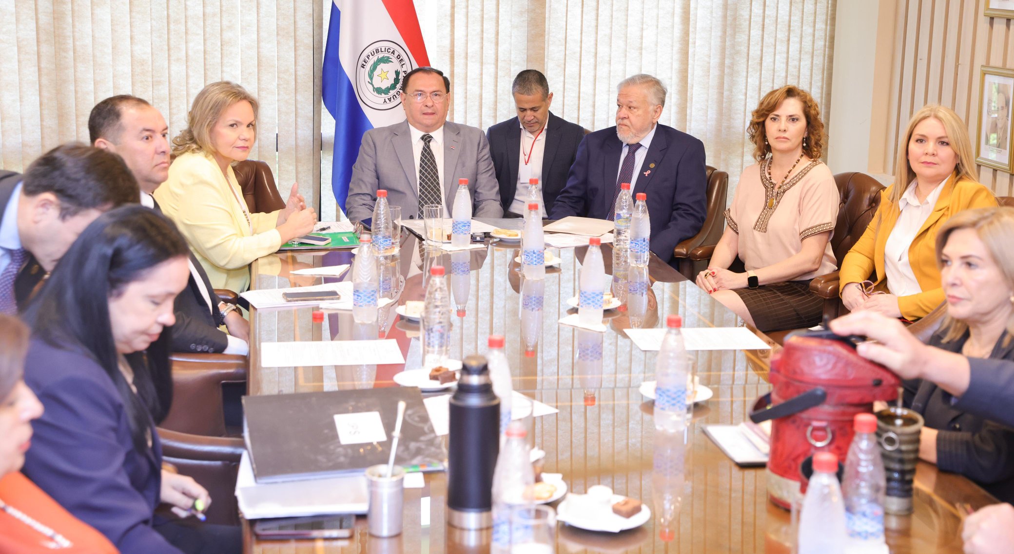 Reunión de la Mesa Directiva con el presidente del IPS, Jorge Britez. Foto: Gentileza.