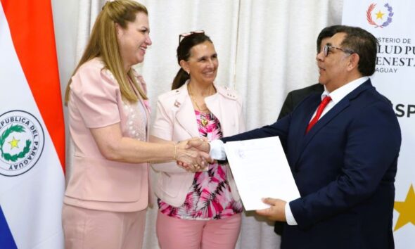 Dr. Nick Derlys Ocampos con la doctora Maria Teresa Barán. Foto: Gentileza.