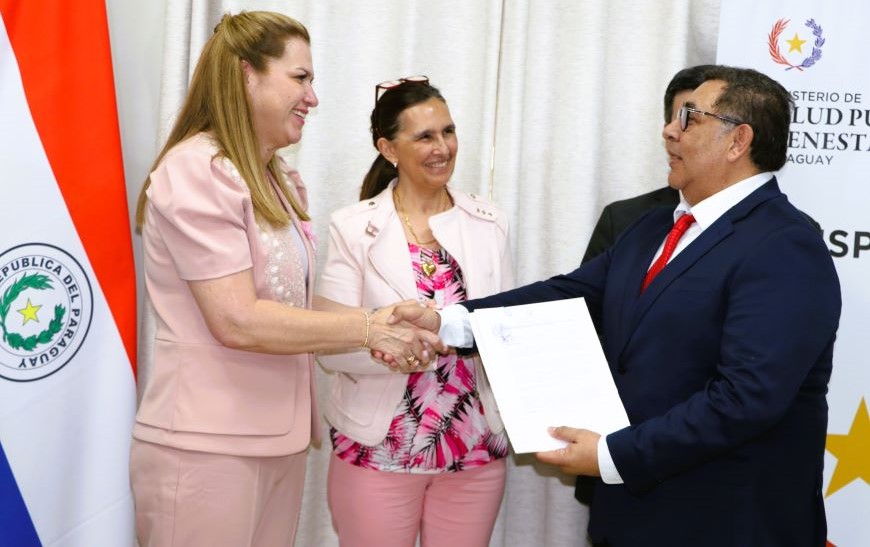 Dr. Nick Derlys Ocampos con la doctora Maria Teresa Barán. Foto: Gentileza.