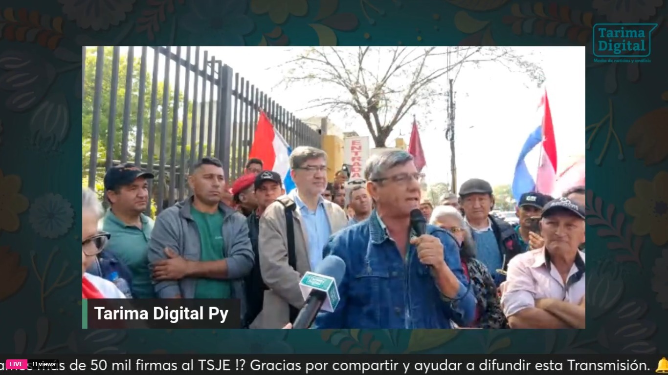 Pequeño acto realizado por el grupo que recolectó las firmas para el proyecto. Foto: Captura de pantalla.