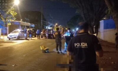 El cuerpo del hombre quedó tendido en la vía pública. Foto: Gentileza.