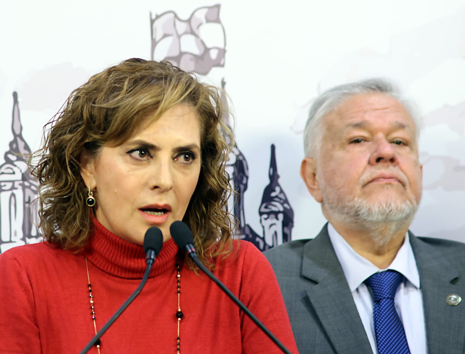 La gerente de Prestaciones Económicas, Vanessa Cubas y Jorge Brítez, presidente de la previsional. Foto: Gentileza.