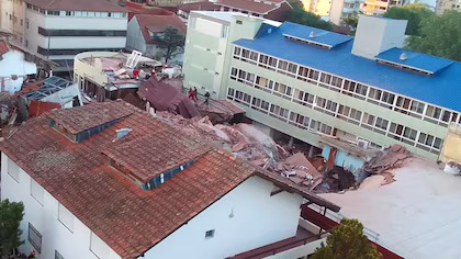 Derrumbe de un hotel en Villa Gesell en Argentina. Foto: Infobae.