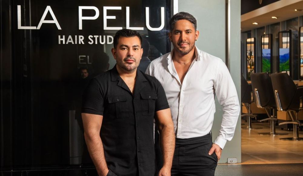 Pablo Insfrán y Alexis González, propietarios y fundadores de La Pelu Hair Studio. Foto: Gentileza.