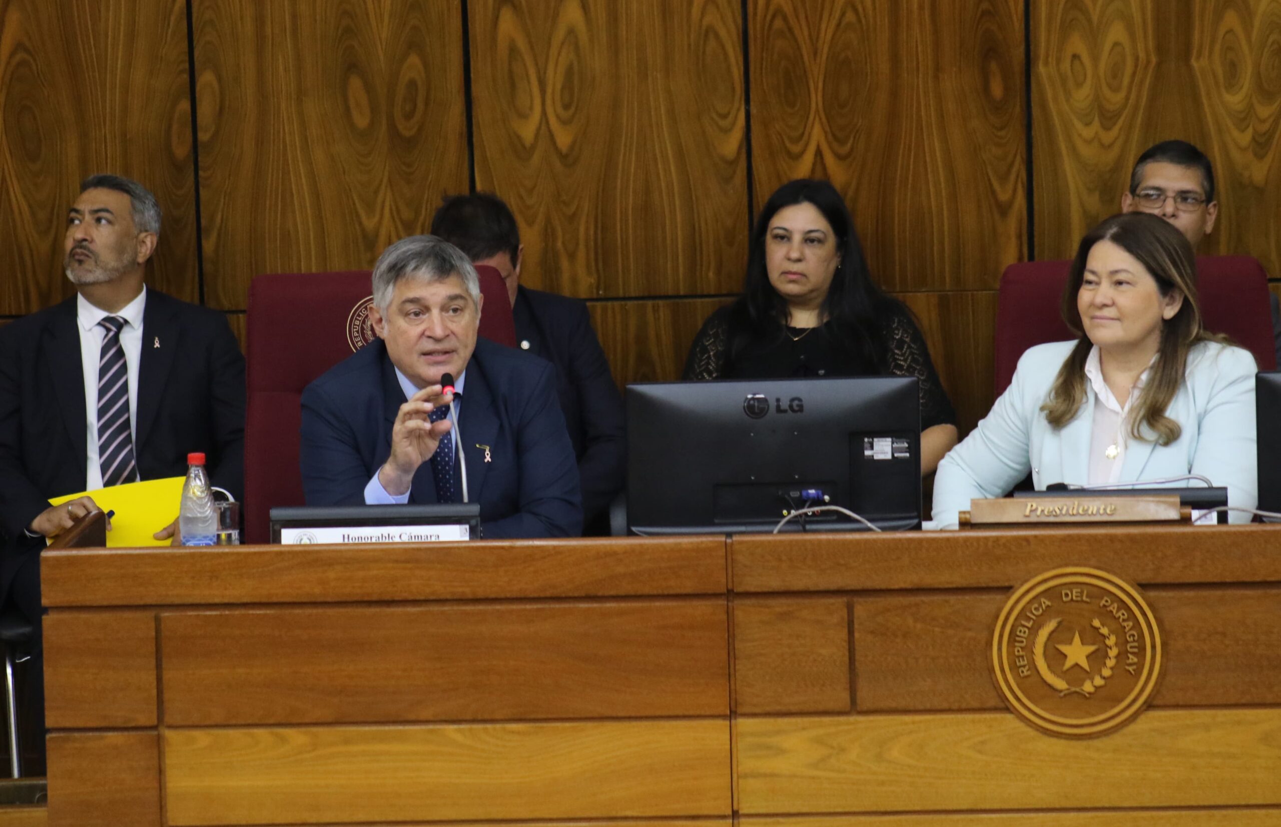 Ministro del MEC, Luis Fernando Ramírez, durante la exposición que realizó ante la Bicameral de Presupuesto del Congreso Nacional. Foto: IP