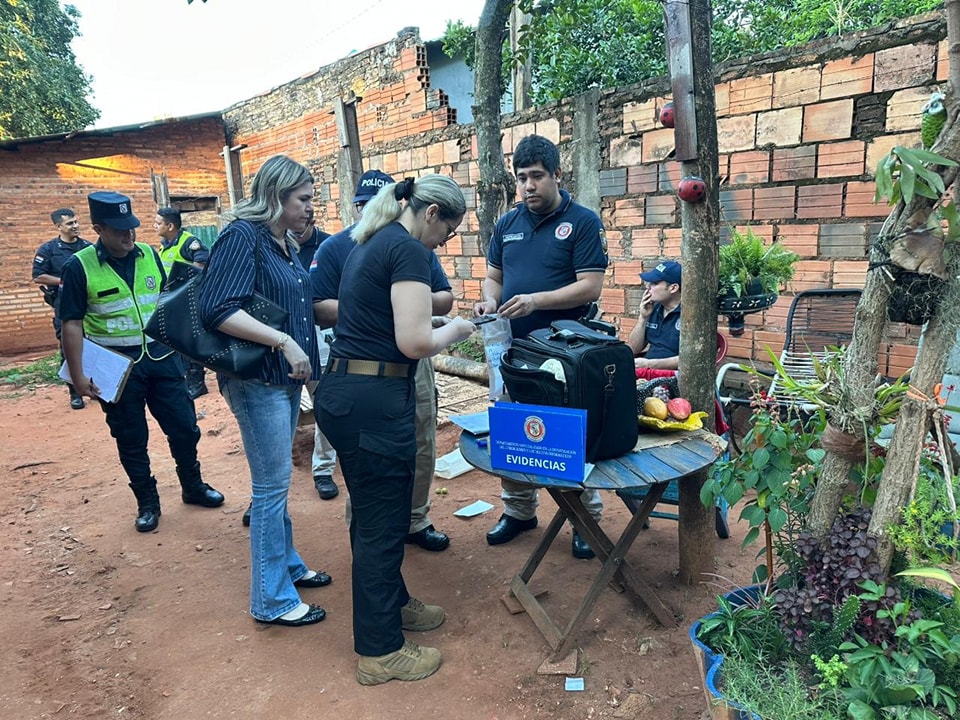 Ciudad del Este: incautan evidencias durante allanamientos simultáneos en investigación por pornografía infantil. Foto: Ministerio Público.