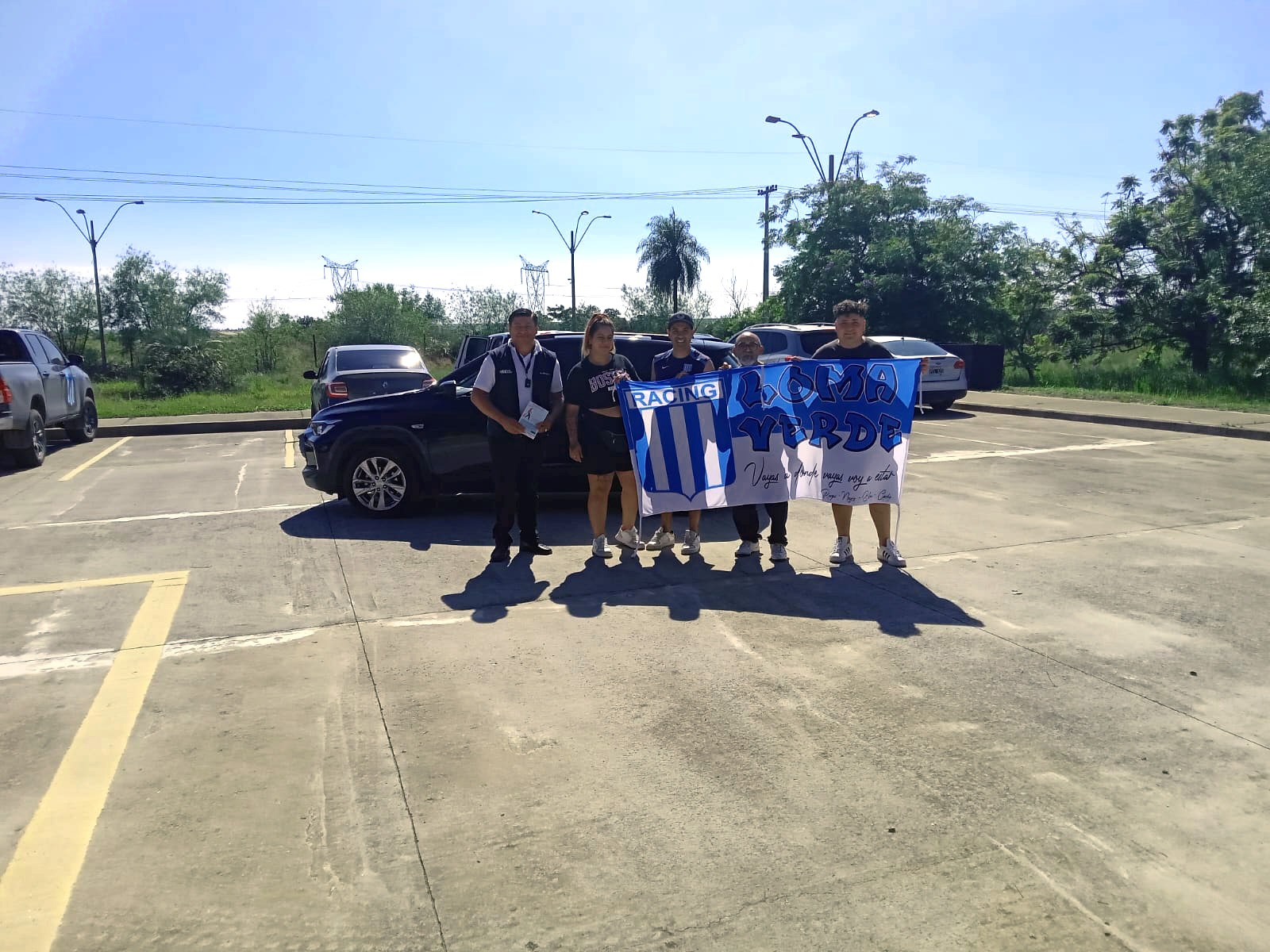 Hinchas de Racing en el Paso fronterizo Ayolas e Ituzaingó. Foto: Migraciones.