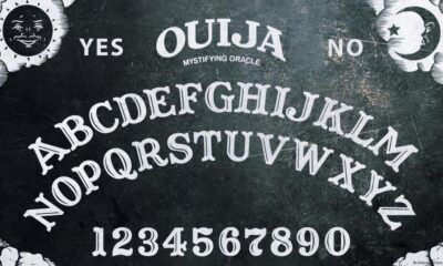 Con raíces en el espiritismo del siglo XIX, la Ouija comenzó como un simple juego y evolucionó en un fenómeno cargado de misterio y polémica. Imagen: Depositphotos/IMAGO