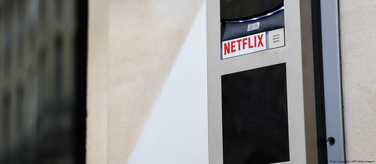 Las oficinas de la compañía Netflix en Paris, que fueron registradas por las autoridades francesas y neerlandesas el martes (05.11.2024) por sospechas de fraude fiscal. Imagen: Ian Langsdon/AFP/Getty Images