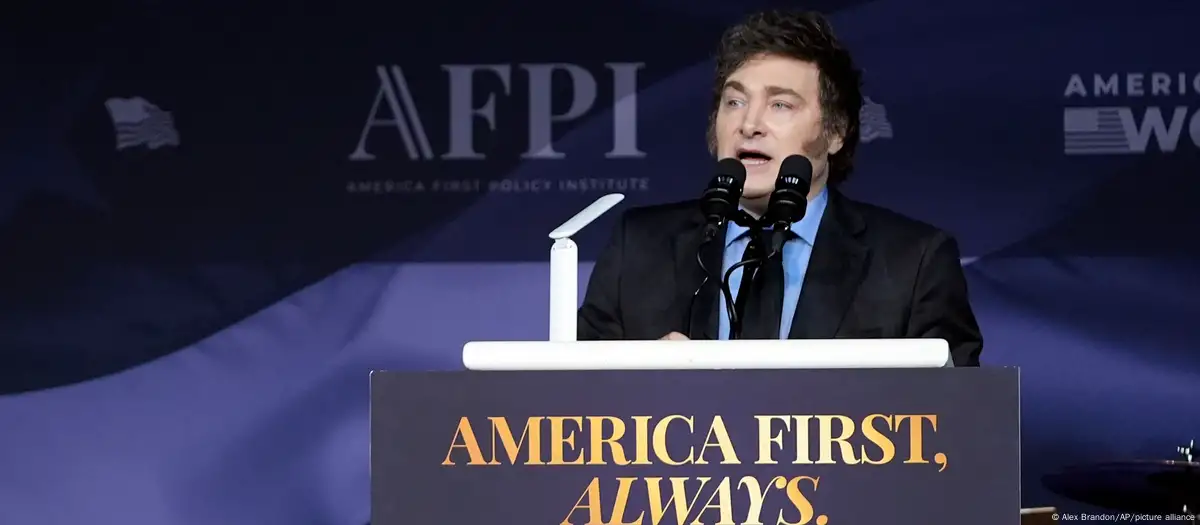 Javier Milei en la gala en Mar-a-Lago organizada por el America First Policy Institute. Imagen: Alex Brandon/AP/picture alliance