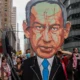 Cientos de personas protestaron en septiembre pasado en la ciudad de Nueva York, contra el primer ministro israelí, Benjamin Netanyahu. Los manifestantes plantearon una serie de demandas, entre ellas el arresto de Netanyahu de conformidad con la CPI. (Archivo 26.09.2024) Imagen: Aashish Kiphayet/NurPhoto/picture allianc