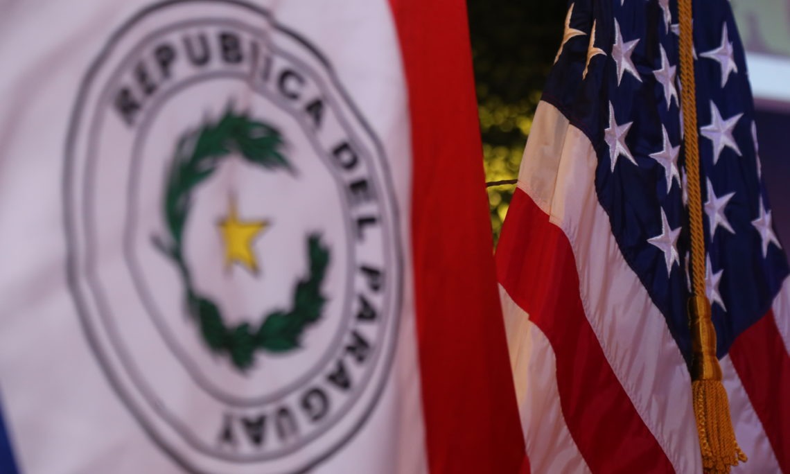 Banderas de Paraguay y Estados Unidos. Foto: Gentileza.