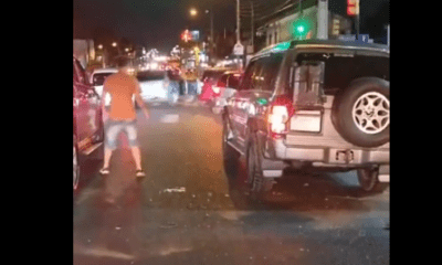 Conductor ebrio chocó contra varios vehículos e intentó darse a la fuga. Foto: Captura.