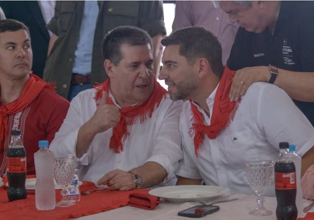 Santiago Peña, Horacio Cartes y Pedro Alliana en un acto político. Foto: Gentileza.