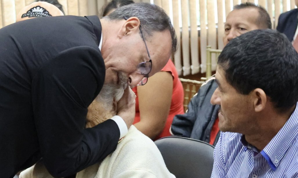 Madre y padre del joven Feliciano Vera González. Foto: Gentileza.