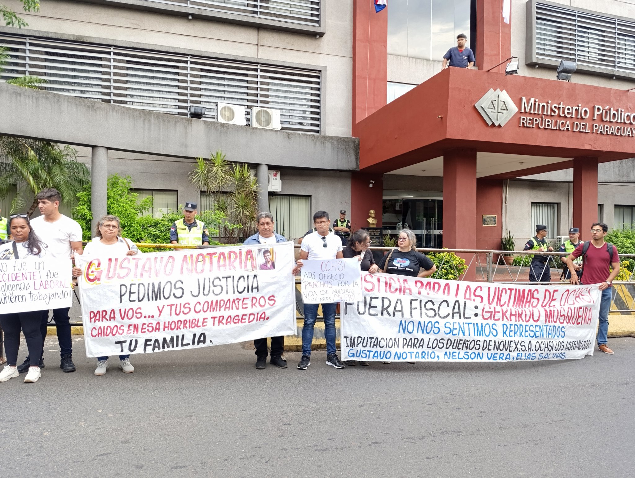 Familiares de las víctimas de la fuga de amoníaco en la fábrica Ochsi. Foto: Acción Sindical Clasista