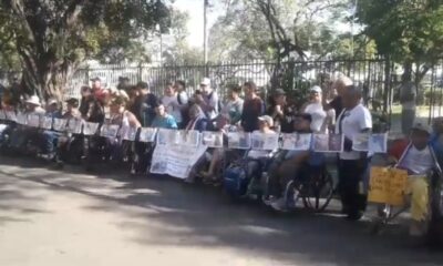 Personas con discapacidad frente al Congreso. Foto: Captura de video de Francisca Pereira.