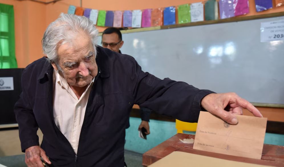 Pepe Mujica votó a primera hora de este domingo (REUTERS/Martin Varela Umpierrez)/Infobae.