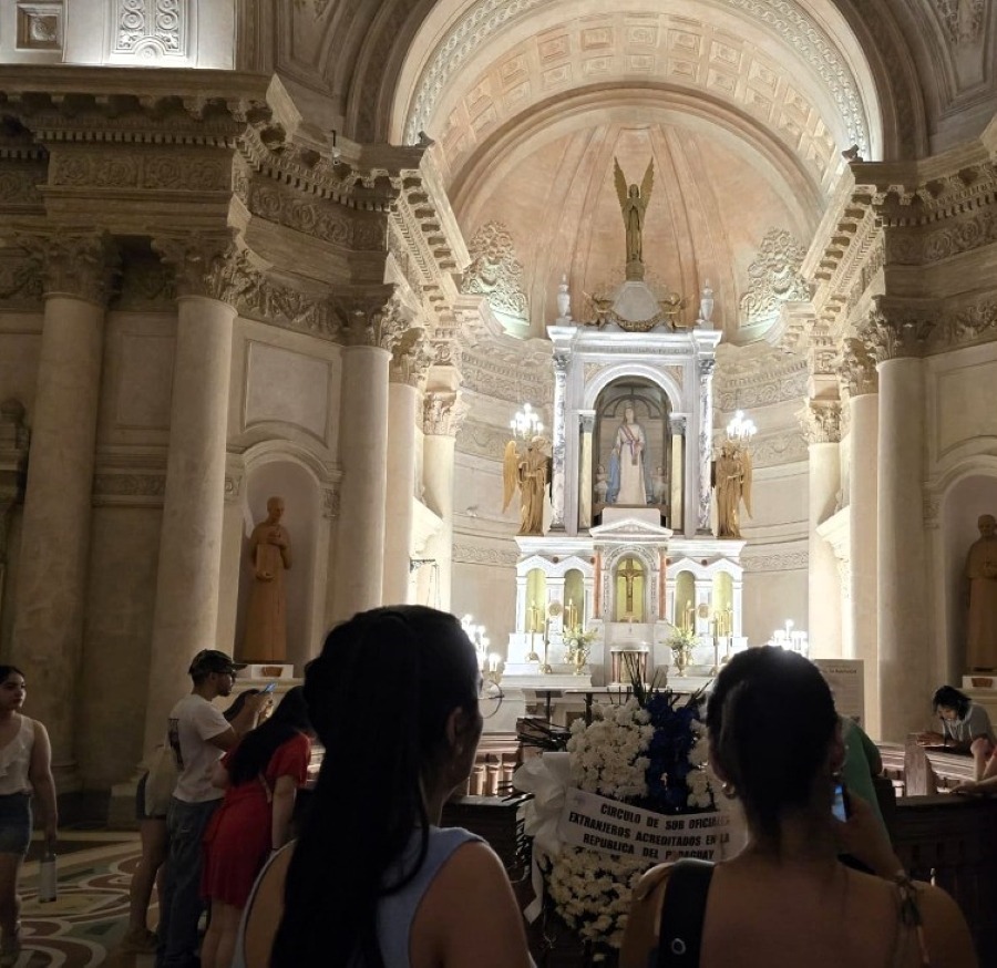 Panteón de los Héroes, en una visita guiada por Eduardo Ortiz Mereles, de la Asociación Cultural Mandu'arã. Cortesía