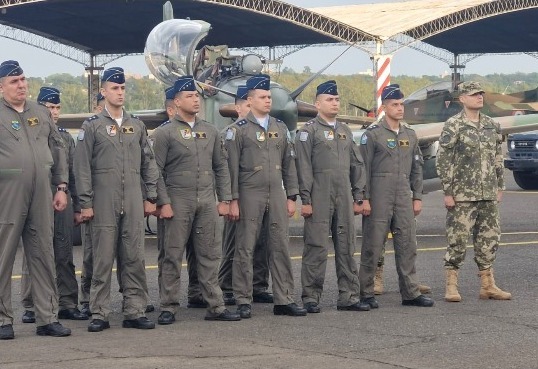 Pilotos militares paraguayos. Foto: Megacadena.