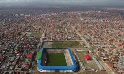 Estadio Municipal de El Alto, ubicado a 4.150 metros sobre el nivel del mar. Foto: La Tercera.