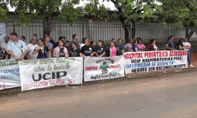 Manifestación de funcionarios del Hospital Acosta Ñú. Foto: El Nacional.