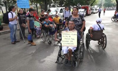 Personas con discapacidad manifestándose frente al Congreso. Foto: El Nacional.