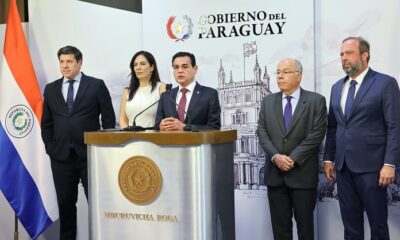 Autoridades informaron el calendario al presidente Santiago Peña. Foto: Gentileza.