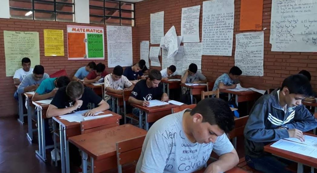 Exámenes en colegio privado. Foto: Imagen de referencia