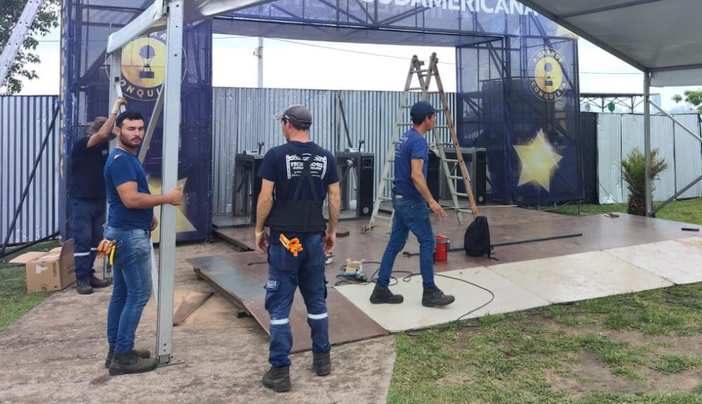 Preparativos en la Costanera de Asunción para la previa de la Copa Sudamericana. Foto: Gentileza.