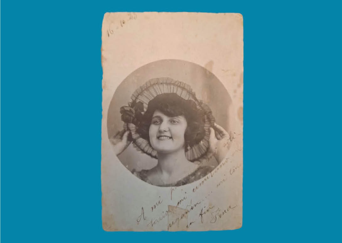 Retrato de Josefina Pla en carta postal. Cortesía MBC