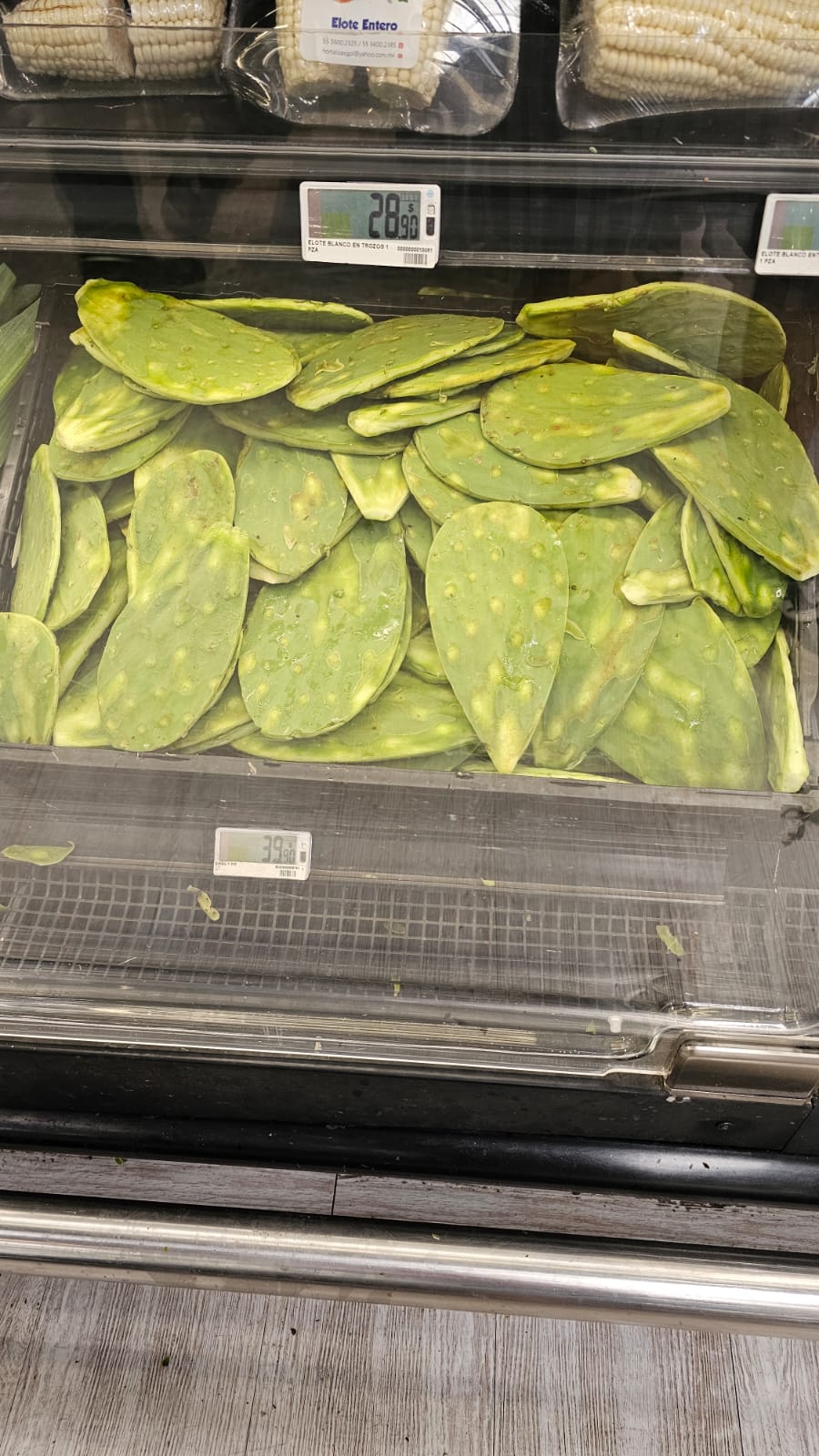 Los cladodios de tuna o nopal a la venta en el supermercado. Foto: Alberto Yanosky.