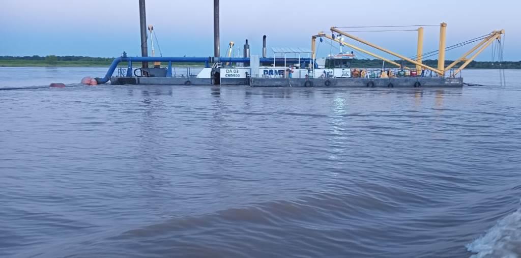 Mantenimiento de emergencia del río Paraná. Foto: Gentileza.