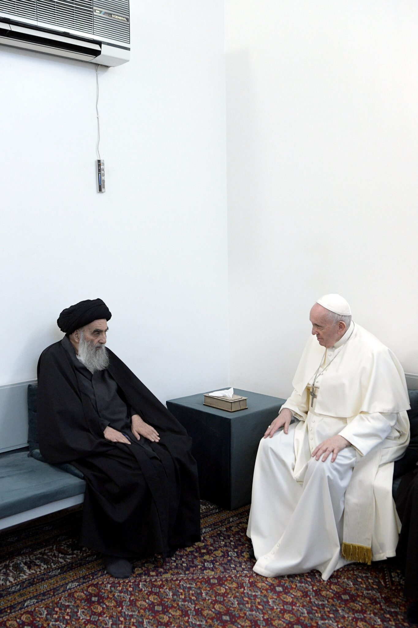 Papa Francisco en su primera visita a Irak. Foto: Nueva Vida.