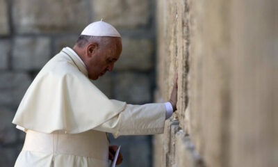 Papa Francisco en el muero de los lamentos. Foto: Nueva Vida.