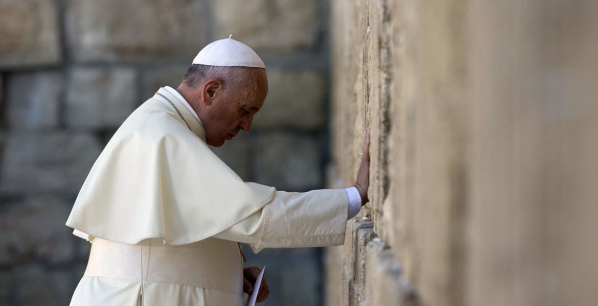 Papa Francisco en el muero de los lamentos. Foto: Nueva Vida. 