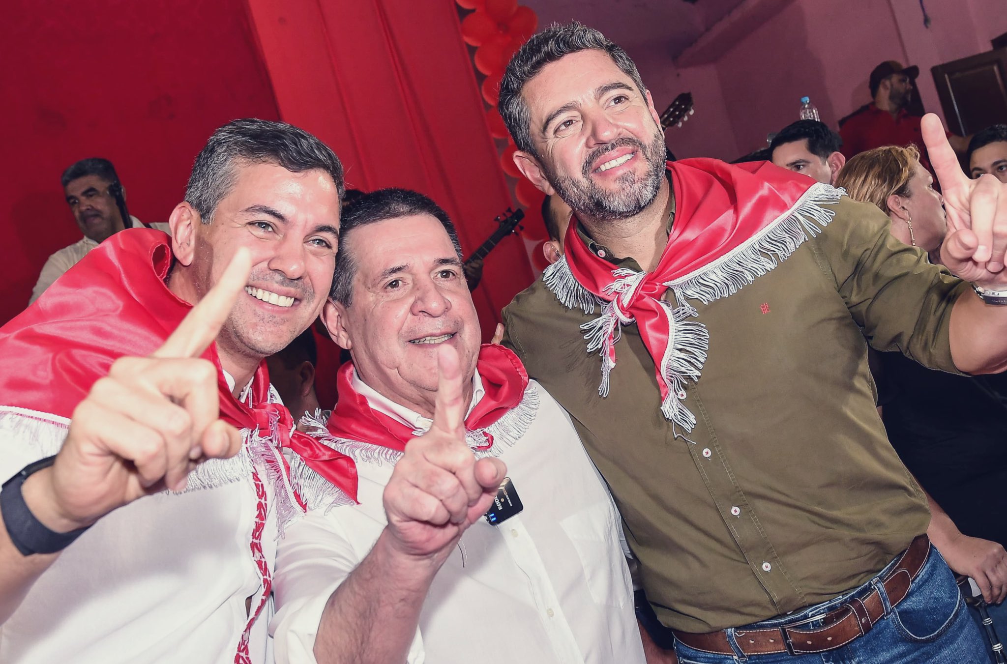 Santiago Peña, Horacio Cartes y Pedro Alliana. Foto: Gentileza.