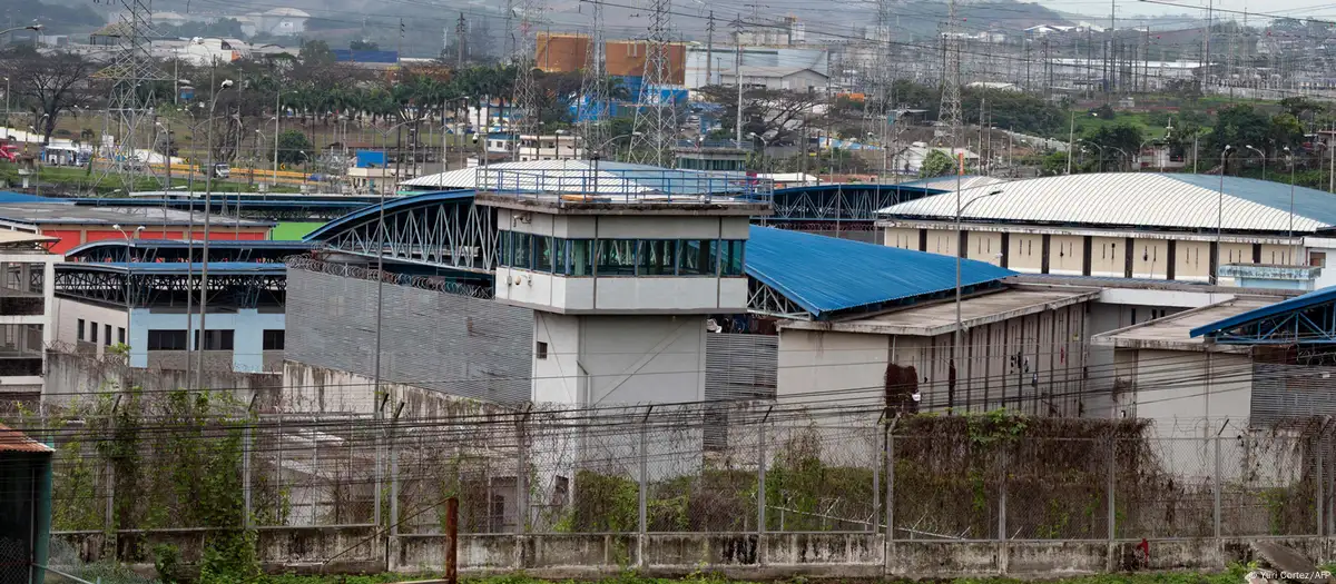 Con unos 6.000 reos en su interior, la Penitenciaría del Litoral es la cárcel más grande del complejo carcelario de Guayaquil, un conjunto de cinco prisiones donde están recluidos alrededor de 12.000 presos. Imagen: Yuri Cortez/AFP